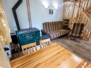 Property, Furniture, Couch, Building, Wood, Table, Interior Design, Living Room, Floor, Flooring