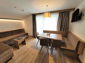 Tabelle, Möbel, Couch, Fenster, Holz, Gebäude, Interior Design, Küche & Esszimmer Tisch, Die Architektur, Wohnzimmer