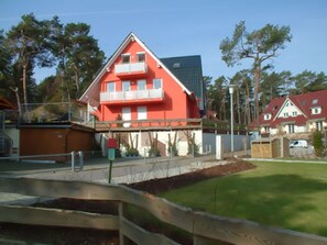 Ciel, Fenêtre, Bâtiment, Arbre, Maison, Loisir, Bois, Chalet, Siding, Plante