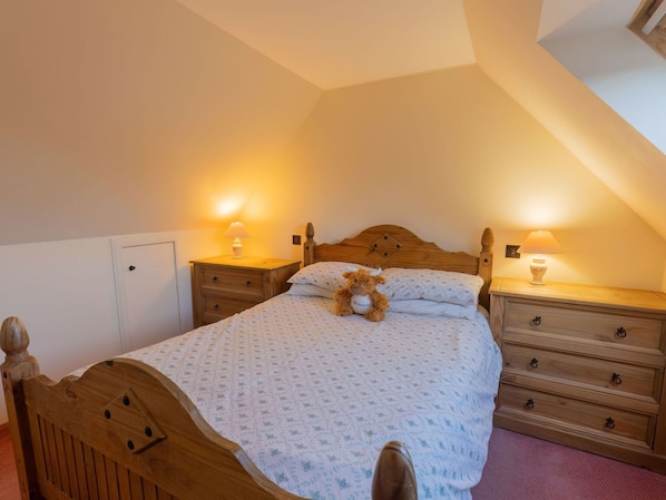 Möbel, Eigentum, Komfort, Cabinetry, Gebäude, Bettrahmen, Azurblau, Holz, Beleuchtung, Textil