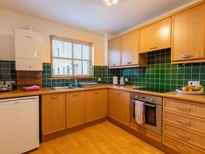 Comptoir, Cabinetry, Evier, Évier, Propriété, Robinet, Appareil De Cuisine, Cuisine, Cuisinière, Bois