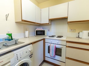 Cabinetry, Eigentum, Spüle, Countertop, Weiss, Küchengerät, Herd, Haushaltsgerät, Küche, Sinken