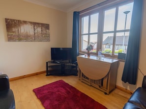Eigentum, Möbel, Fenster, Komfort, Holz, Interior Design, Wohnzimmer, Flooring, Schatten, Fussboden