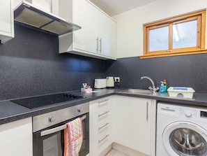 Cabinetry, Spüle, Zapfhahn, Countertop, Eigentum, Sinken, Armatur, Küche, Herd, Interior Design