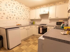 Cabinetry, Countertop, Eigentum, Gebäude, Küchengerät, Herd, Küche, Sinken, Haushaltsgerät, Interior Design