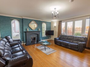 Furniture, Couch, Picture Frame, Wood, Comfort, Interior Design, Table, Floor, Flooring, Living Room