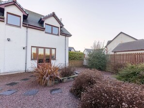 Plant, Sky, Property, Building, Window, House, Land Lot, Tree, Road Surface, Cottage