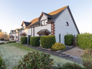 Plant, Sky, Building, Window, Tree, House, Architecture, Cottage, Land Lot, Residential Area