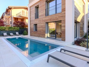 Plante, Bâtiment, Ciel, Fenêtre, Maison, Végétation, Arbre, Biome, Quartier