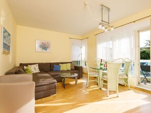 Furniture, Couch, Property, Table, Comfort, Interior Design, Living Room, Wood, Houseplant, Shade