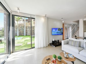 Tabelle, Couch, Gebäude, Pflanze, Interior Design, Schatten, Holz, Wohnzimmer, Fussboden, Fenster