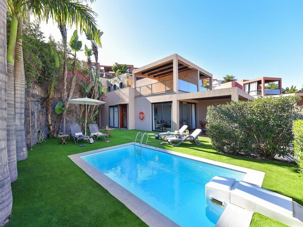 Plant, Sky, Property, Building, Azure, Water, Swimming Pool, Tree, Architecture, Chair