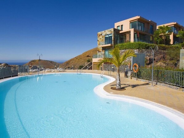 Water, Sky, Building, Seaside Resort, Swimming Pool, Plant, Outdoor Furniture, Tree, Shade, Leisure
