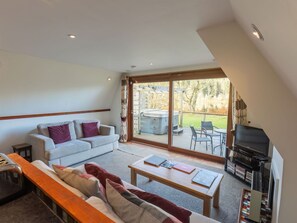 Couch, Furniture, Table, Property, Comfort, Studio Couch, Wood, Living Room, Interior Design, Floor