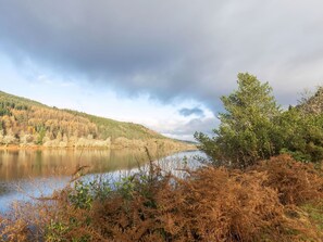 Cloud, Water, Sky, Plant, Ecoregion, Natural Landscape, Natural Environment, Lake, Body Of Water, Highland