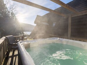 L'Eau, Ressources En Eau, Propriété, Ciel, Piscine, Nuage, Plan D'Eau, Ombre, Bâtiment, Plante