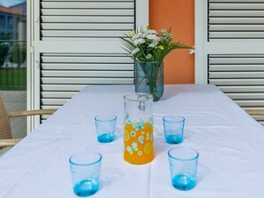 Table, Tableware, Furniture, Plant, Drinkware, Flower, Blue, Chair, Azure, Water