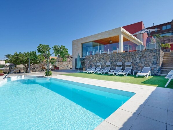 Building, Azure, Swimming Pool, Sky, Shade, Tree, Water, Rectangle, Urban Design, Outdoor Furniture