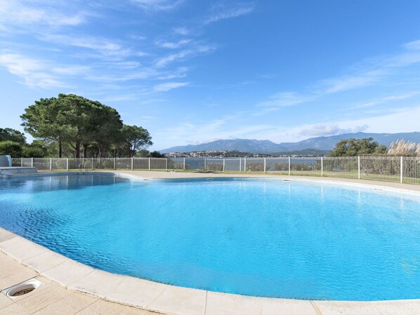 Building, Azure, Swimming Pool, Sky, Shade, Tree, Water, Rectangle, Urban Design, Outdoor Furniture