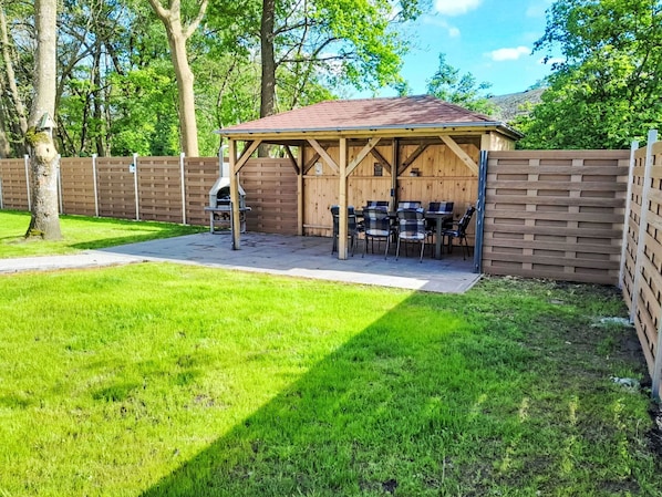 Plante, Propriété, Arbre, Ombre, Ciel, Lot Terre, Mobilier De Jardin, Paysage Naturel, Herbe, Bois