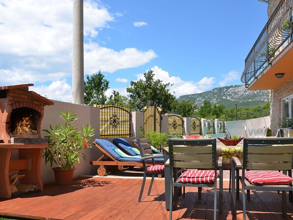 Cloud, Sky, Plant, Property, Building, Flowerpot, Tree, Wood, Outdoor Furniture, Shade