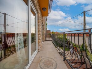 Ciel, Nuage, Jour, Bâtiment, Plante, Design Urbain, Bois, Maison, Quartier, Surface De La Route