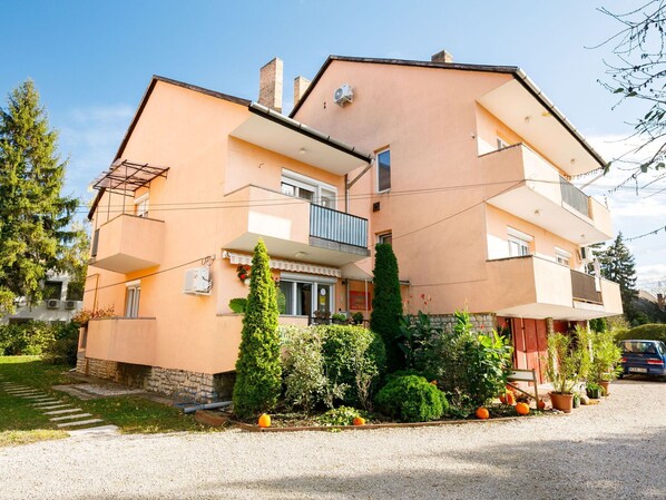 Pflanze, Gebäude, Eigentum, Himmel, Fenster, Haus, Baum, Grundstueck, Urban Design, Hütte