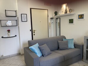 Propriété, Cadre, Canapé, Porte, Design Intérieur, Salon, Sol, Mur, Ligne