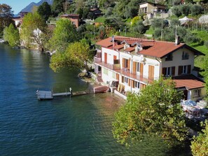Wasser, Gebäude, Azurblau, Pflanze, Haus, See, Die Architektur, Küsten Und Ozeanische Forms, Baum, Gewässer