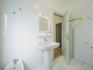 Spiegel, Armatur, Eigentum, Sinken, Zapfhahn, Bad Sink, Gebäude, Badezimmer, Lila, Interior Design