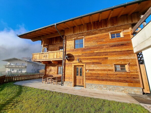 Ciel, Bâtiment, Propriété, Fenêtre, Plante, Bois, Maison, Lot Terre, Chalet, Nuage