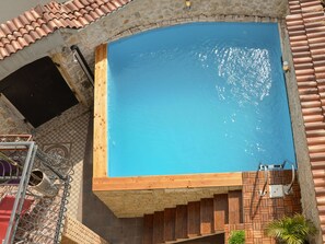 Bâtiment, Nuage, Ciel, Plante, Jour, Propriété, Fenêtre, L'Eau, Piscine, Bleu Azur