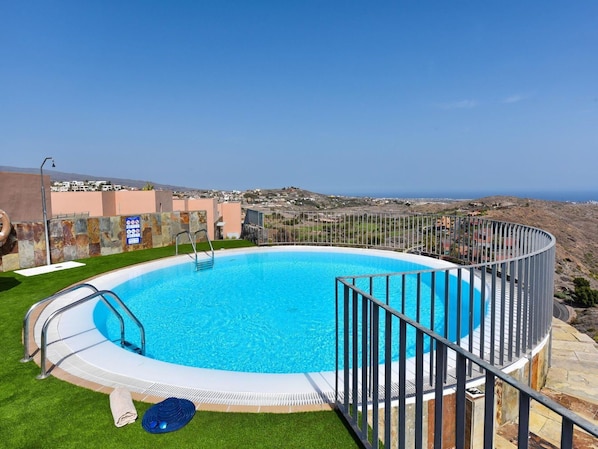 Sky, Water, Property, Daytime, Plant, Building, Nature, Azure, Swimming Pool, Fence