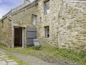 Fenêtre, Bâtiment, Porte, Plante, Lot Terre, Ciel, Herbe, Maison, Chalet, Zone Rurale