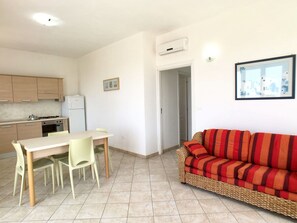 Table, Picture Frame, Furniture, Wood, Flooring, Living Room, Floor, Hardwood, Door, Ceiling