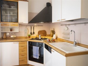 Spüle, Countertop, Cabinetry, Sinken, Eigentum, Zapfhahn, Küche, Herd, Küchengerät, Haushaltsgerät