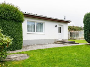 Plant, Property, Building, Window, Green, Land Lot, Tree, Architecture, House