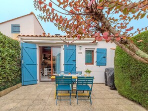 Sky, Plant, Property, Window, Building, Azure, Tree, Door, Outdoor Furniture, Neighbourhood