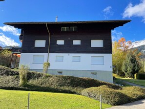 Schnee, Gebäude, Fenster, Einfrieren, Haus, Steigung, Grundeigentum, Holz, Geologisches Phänomen, Baum