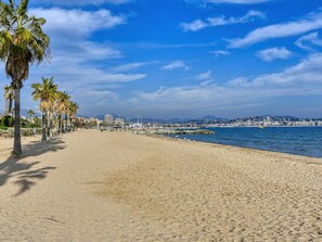 Body Of Water, Beach, Coast, Sea, Coastal And Oceanic Landforms, Shore, Sand, Ocean, Tropics, Bay
