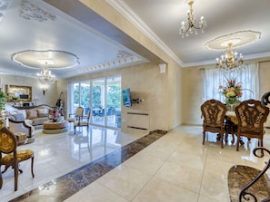 Möbel, Eigentum, Tabelle, Couch, Stuhl, Beleuchtung, Wohnzimmer, Interior Design, Gebäude, Die Architektur