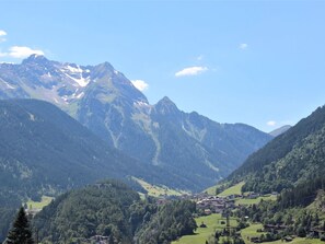 Berg, Himmel, Wolke, Pflanze, Baum, Natürliche Landschaft, Hochland, Terrain, Landschaft, Wiese