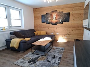 Möbel, Fenster, Gebäude, Tabelle, Holz, Komfort, Schatten, Interior Design, Wohnzimmer, Fussboden