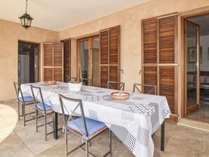 Table, Ciel, Meubles, Propriété, Plante, Chaise, Tableau De Plein Air, Mobilier De Jardin, Vaisselle, Bâtiment