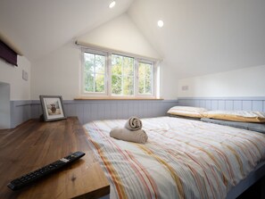 Bedroom, Interior Design, Wall, Bed, Furniture, Wood, Flooring, Bedding, Floor, Bed Sheet
