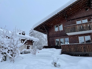 Neige, Bâtiment, Fenêtre, Gelé, Maison, Pente, Immobilier, Bois, Géologique Phénomène, Arbre