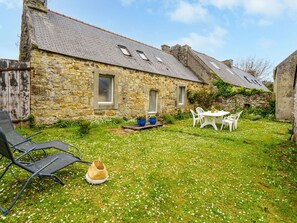 Ciel, Propriété, Bâtiment, Plante, Meubles, La Nature, Nuage, Fenêtre, Chaise, Lot Terre