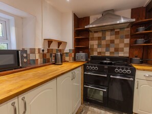 Cabinetry, Countertop, Gebäude, Küchengerät, Herd, Holz, Küche, Haushaltsgerät, Interior Design, Gasherd