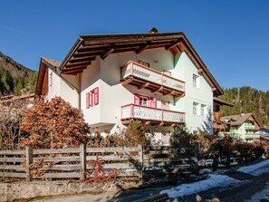 Sky, Building, Plant, Window, Tree, House, Wood, Cottage, Slope, Facade