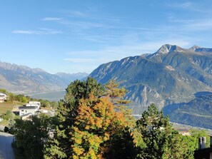 Cloud, Sky, Mountain, Plant Community, Natural Landscape, Tree, Slope, Larch, Plant, Landscape